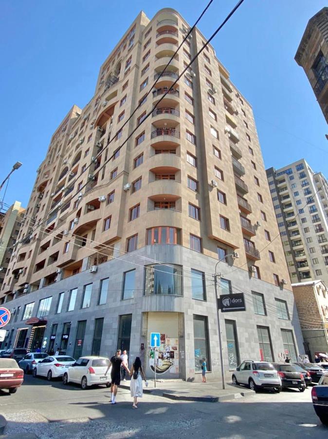 Apartment Near Republic Square เยเรวาน ภายนอก รูปภาพ