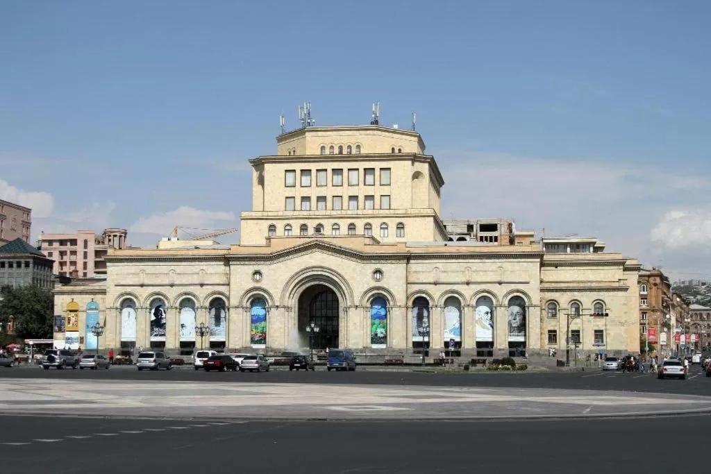 Apartment Near Republic Square เยเรวาน ภายนอก รูปภาพ