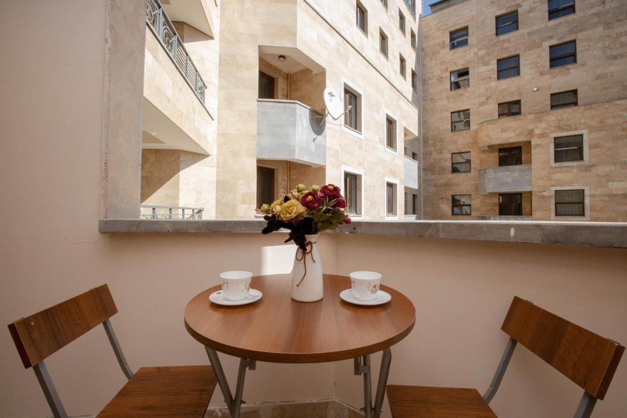 Apartment Near Republic Square เยเรวาน ภายนอก รูปภาพ